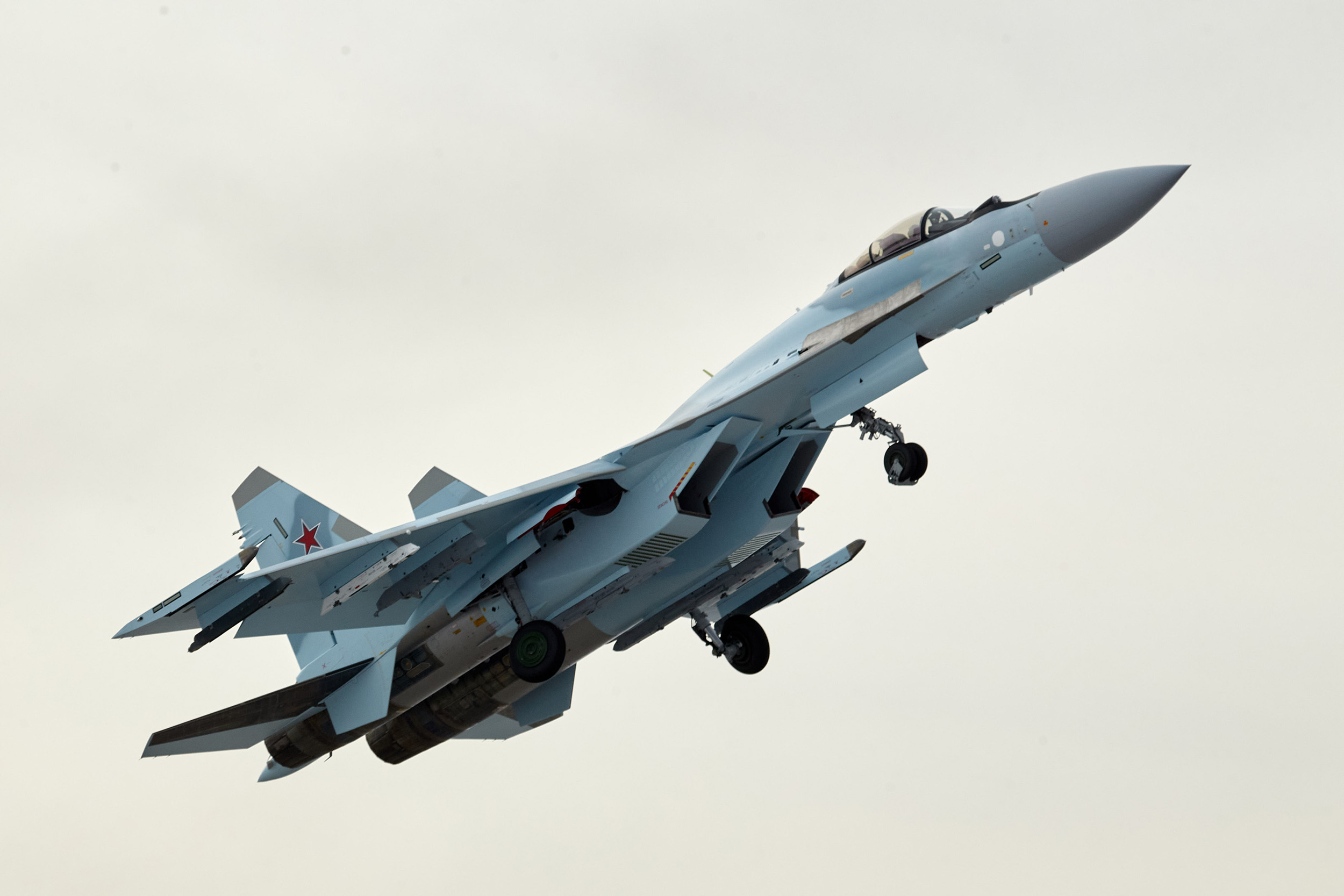 Истребители Су-35С переданы Минобороны